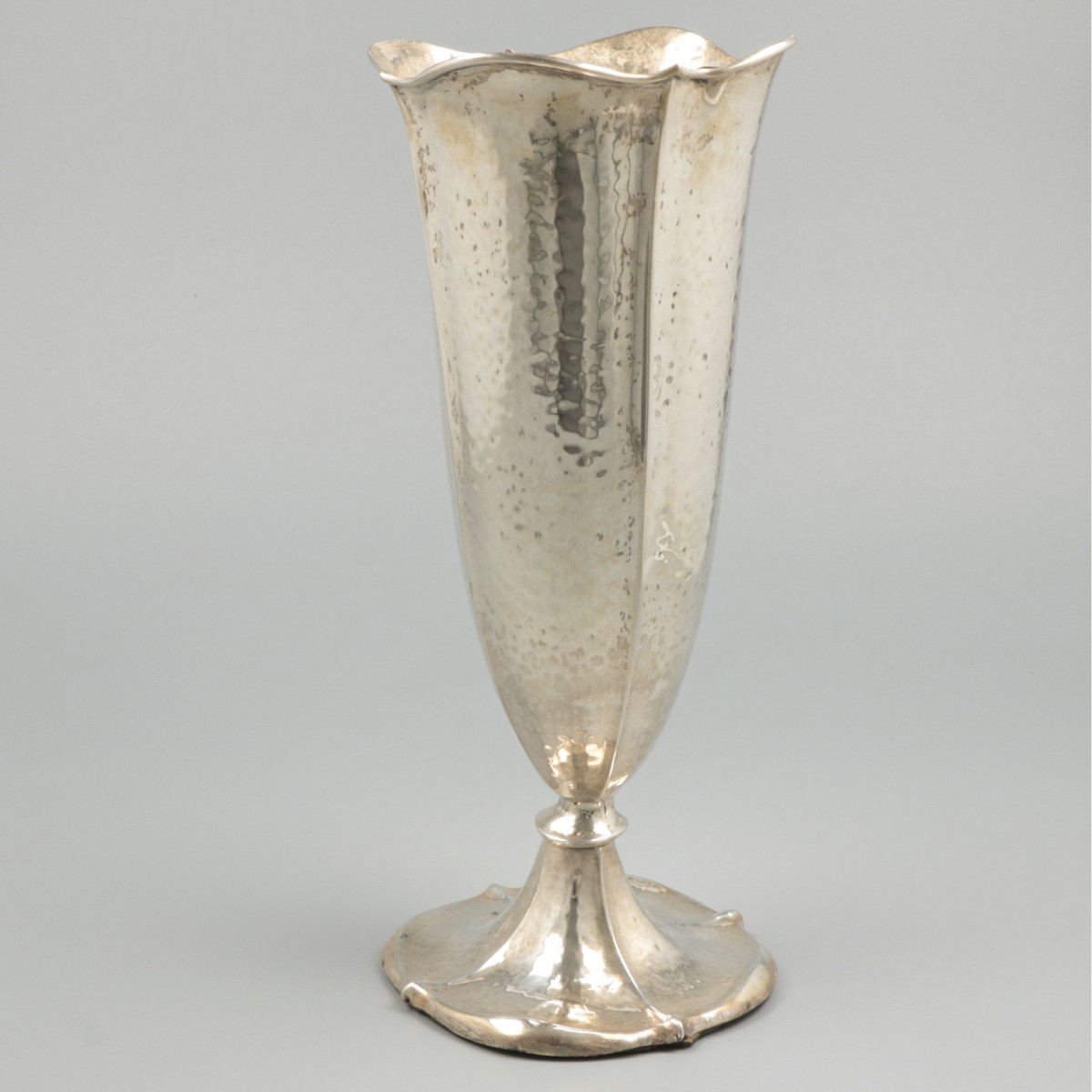 Flower vase silver.