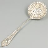 Sprinkler spoon silver.