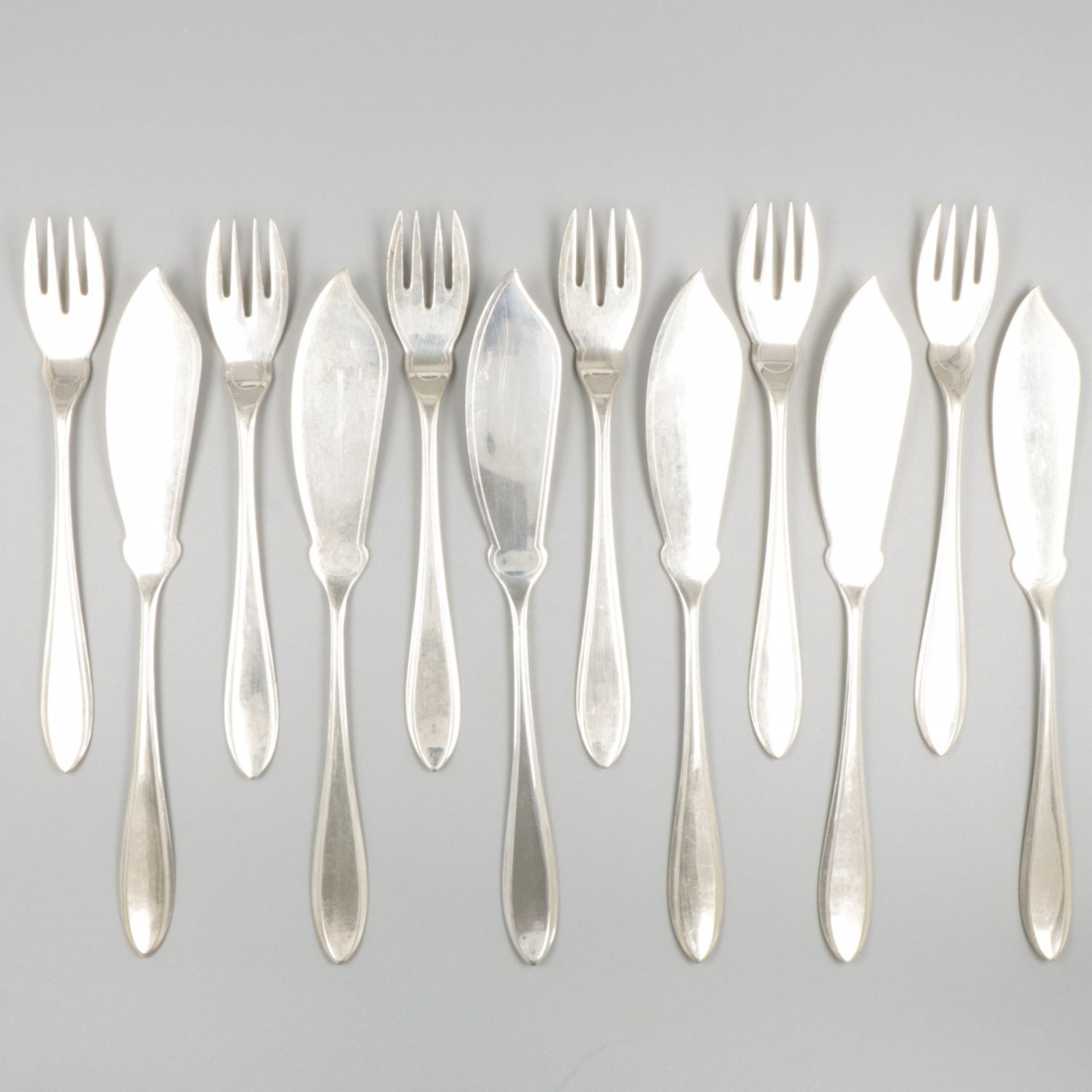 12-piece fish cutlery silver.