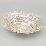 Delicacy basket silver.