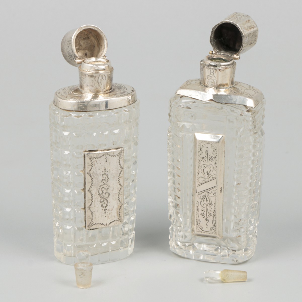 2-piece lot of perfume bottles silver. - Image 2 of 7