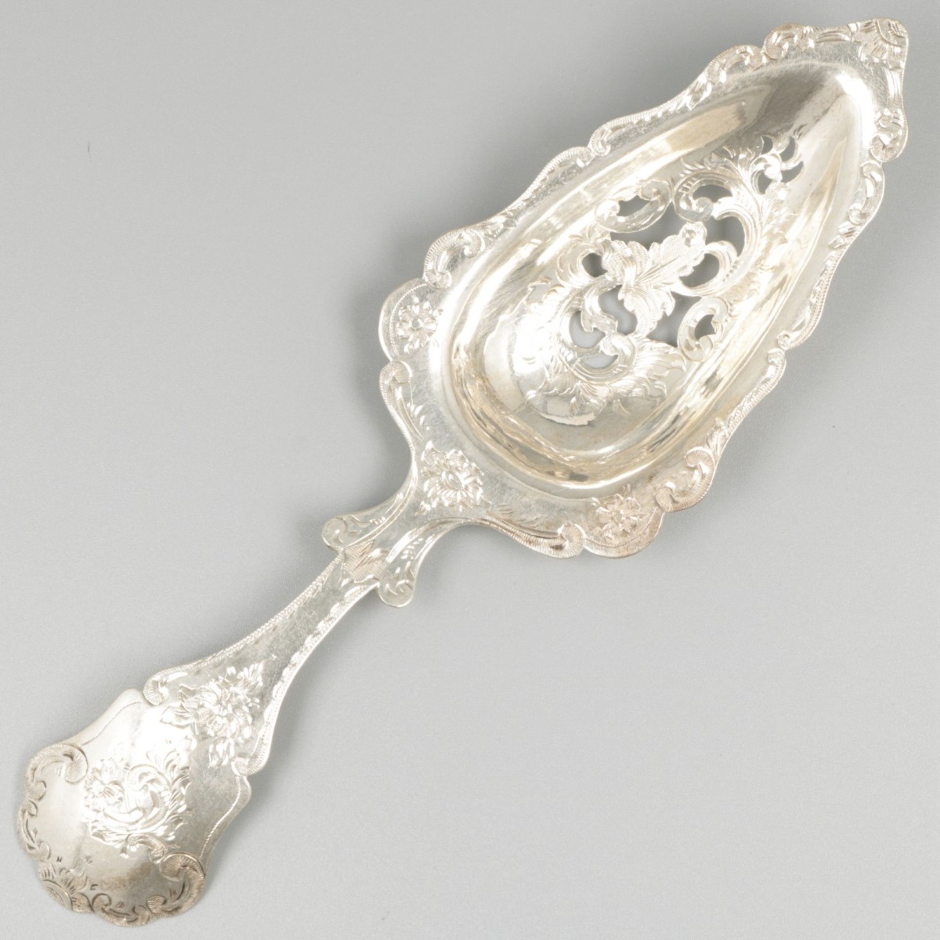 Wet fruit scoop silver.