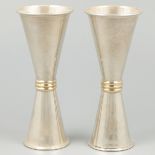 2-piece set of drink measuring cups silver.