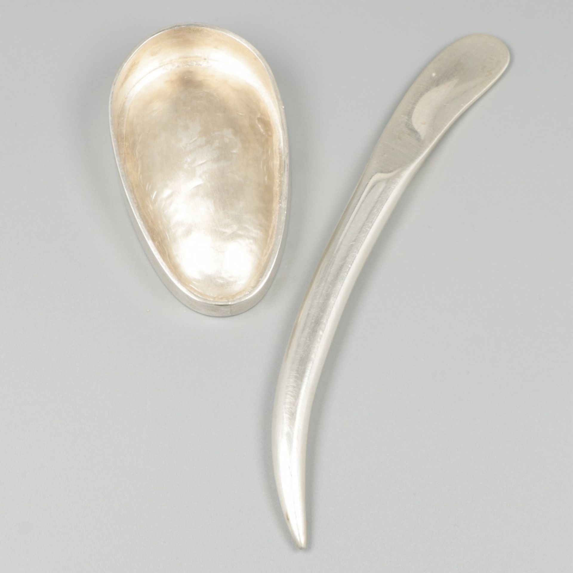 2-piece lot of stylized objects in silver. - Image 3 of 4