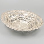 Delicacy basket silver.