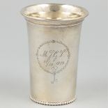 Drinking cup silver.