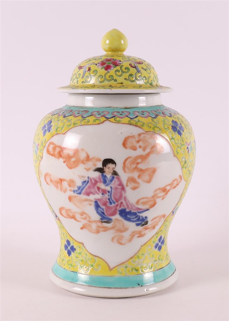 A baluster-shaped porcelain cover vase, China, Guanxu (1875-1908). - Image 3 of 7