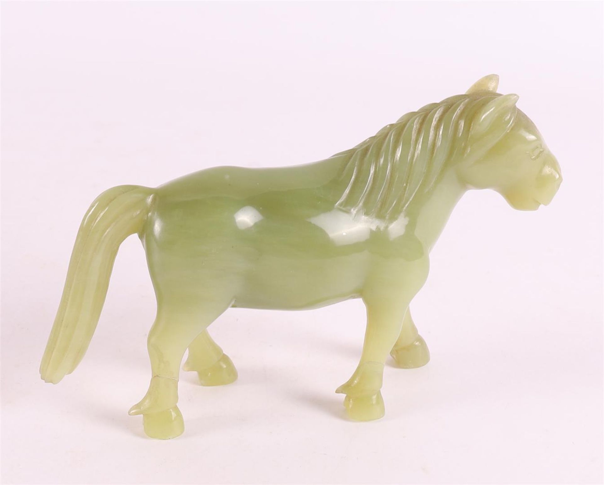 A green jade horse on a tropical wooden loose pedestal, China, around 1900. - Image 5 of 6