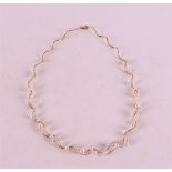 A 14 kt gold choker with pearl decoration.