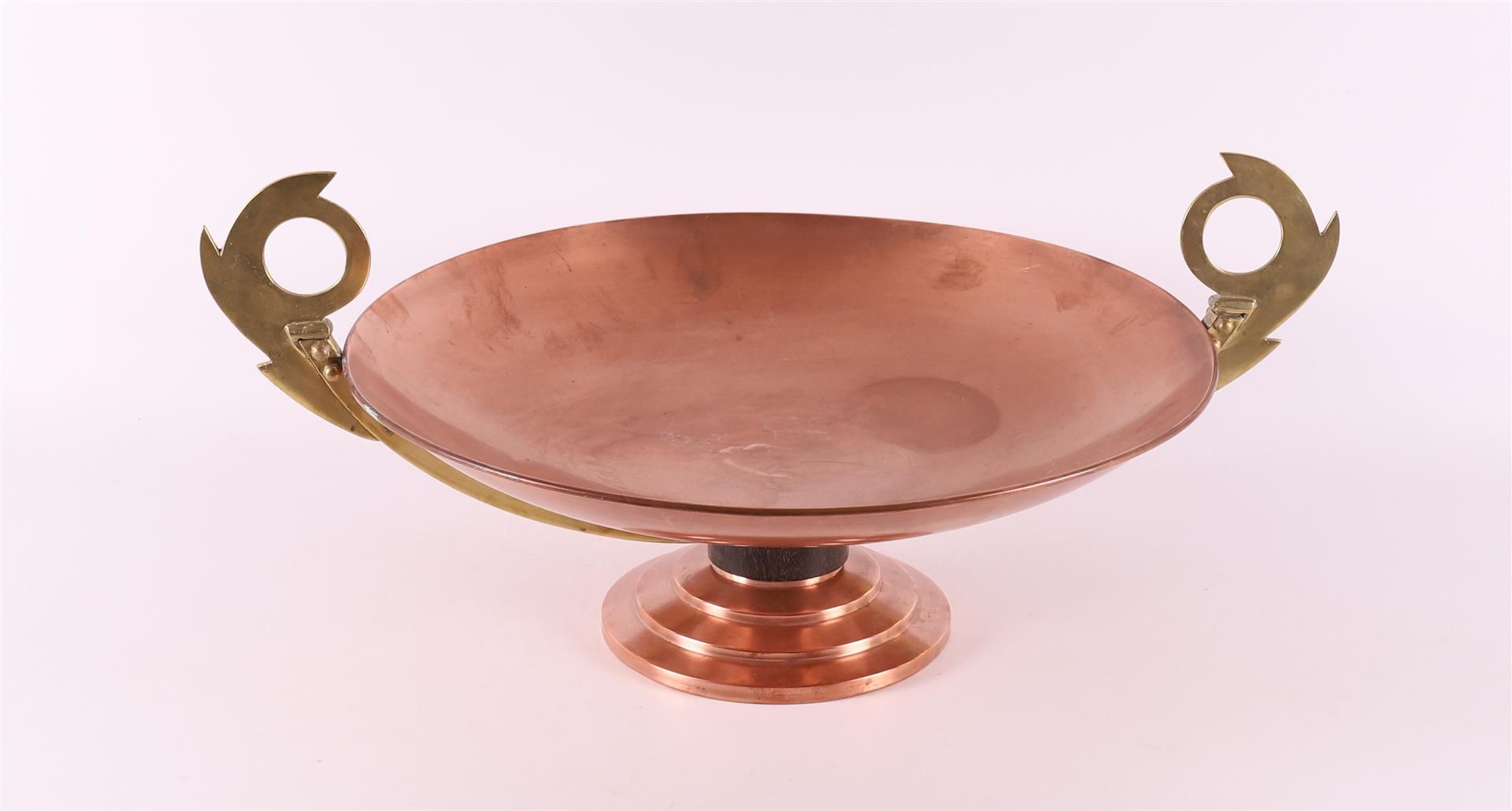 A copper and brass Art Deco fruit bowl, France, ca. 1930.