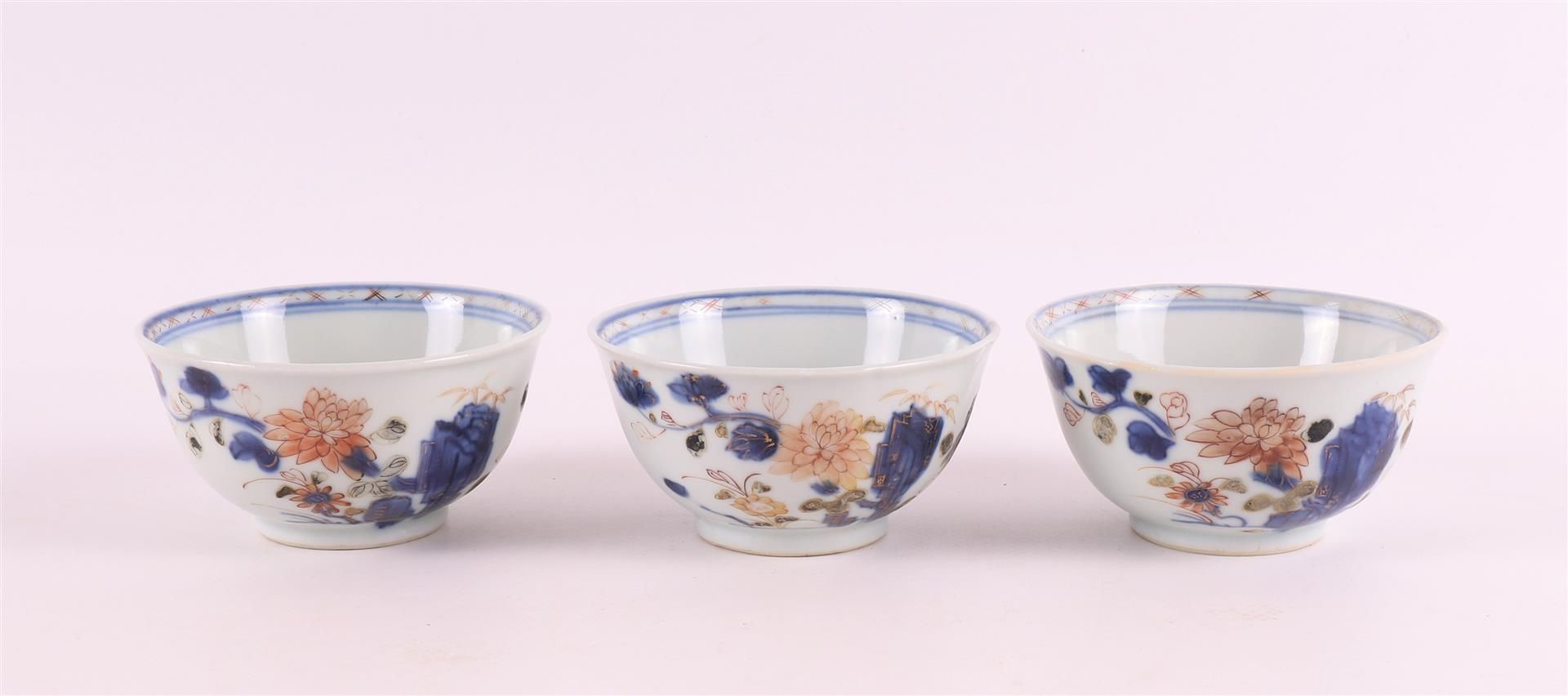 A set of six Chinese Imari cups and saucers, China, Qianlong, 18th C - Image 6 of 15