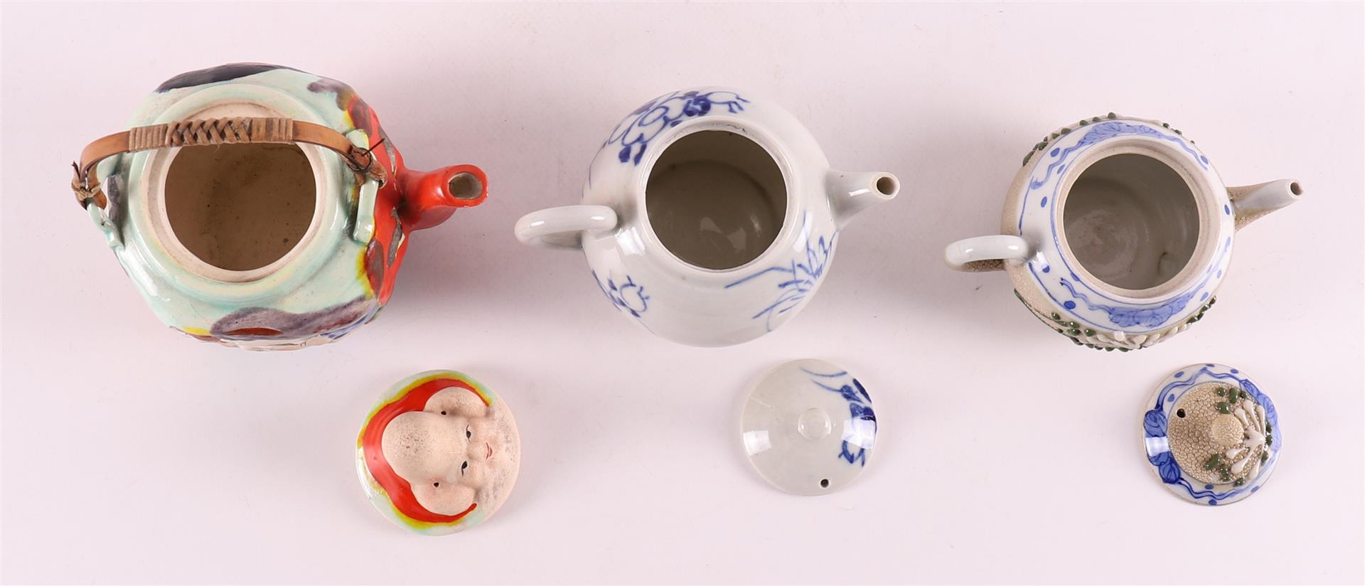 Three various porcelain teapots, Japan, 1st half of the 20th century. - Bild 3 aus 6