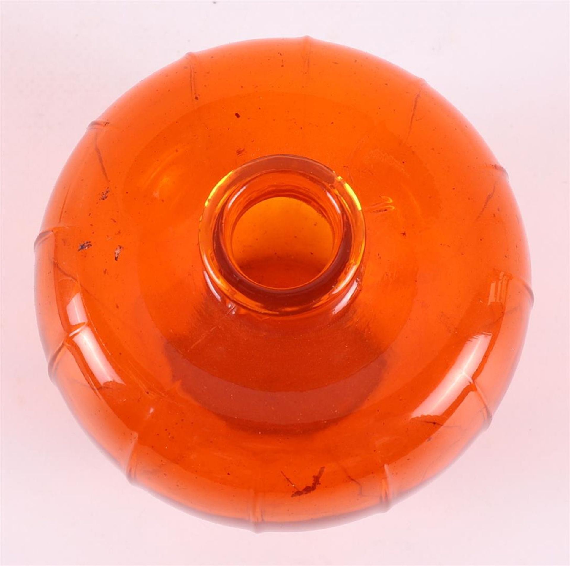 An orange pressed glass liberation vase, design: A.D. Copier, 1945. - Image 2 of 3