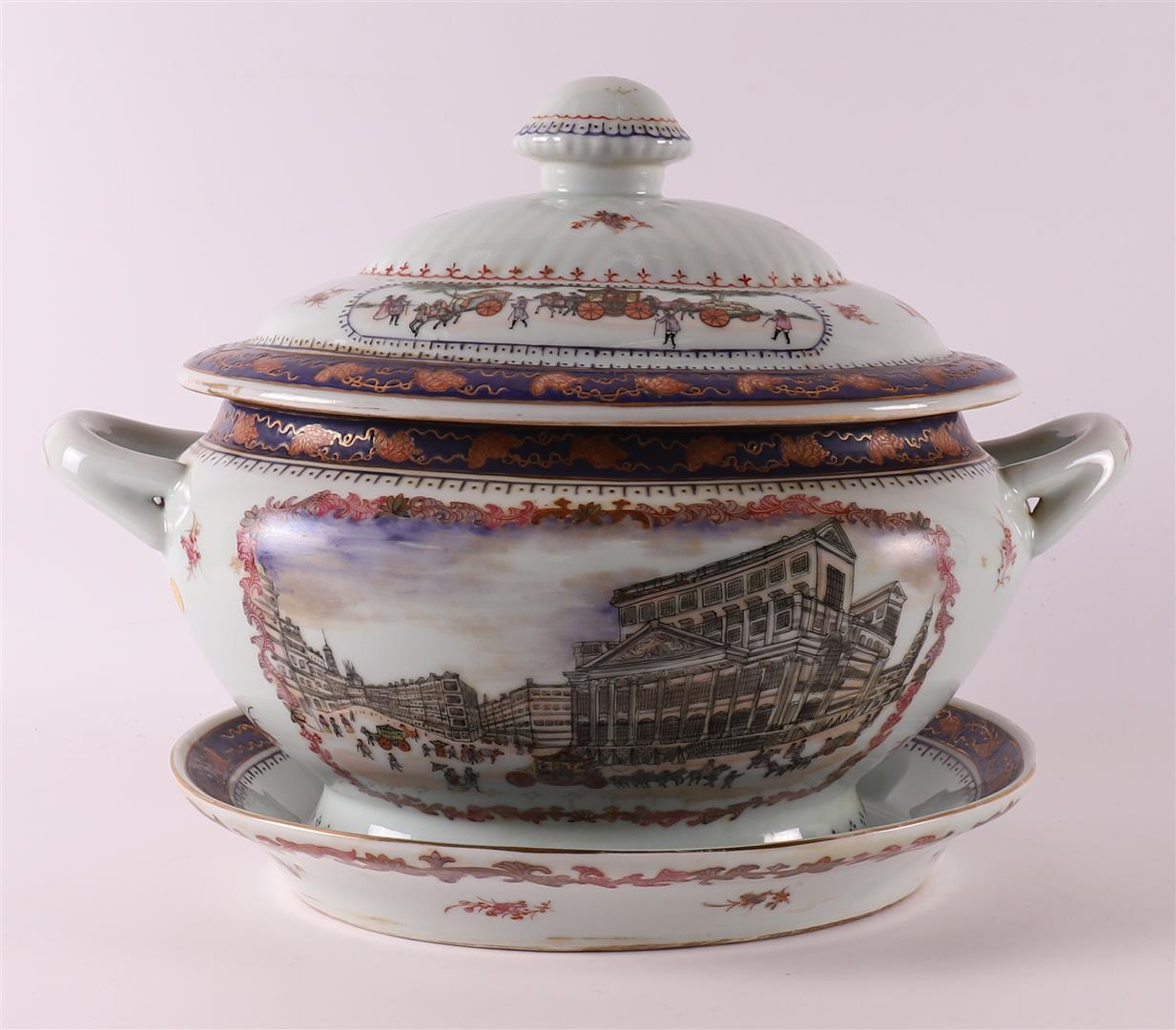 An oval porcelain lidded dish on a saucer, 20th century. - Bild 2 aus 9