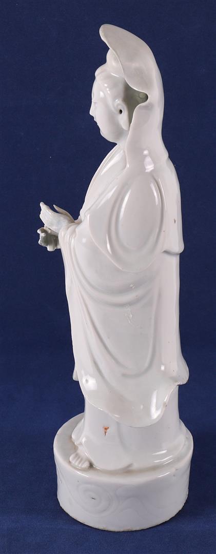 A Blanc de Chine Kwan Yin, China, 1st half 19th century. - Image 4 of 6