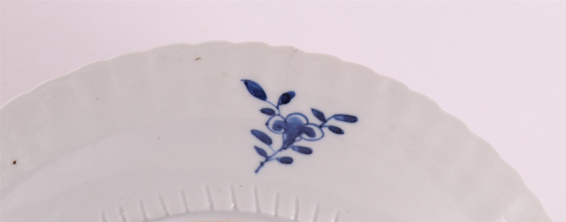 A pair of blue and white porcelain contoured dishes, China, 19th C. - Image 5 of 5