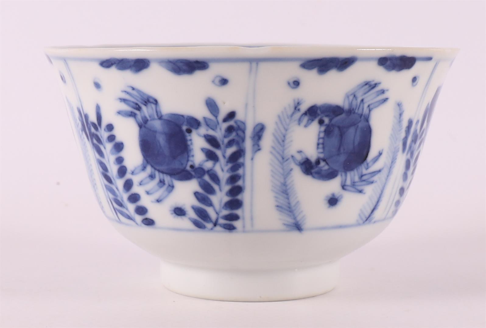 A blue and white porcelain bowl, China, 19th century. - Image 3 of 8