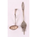 A 2nd grade 835/1000 silver cream spoon and cake fork, early 20th century.