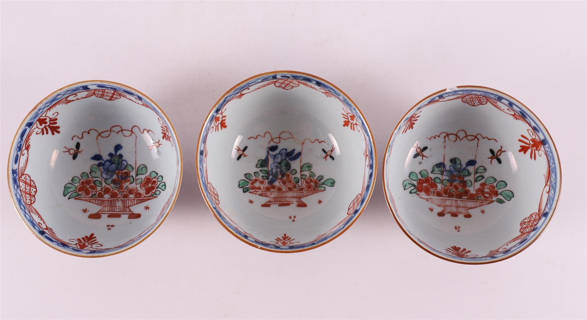 Five various porcelain Amsterdam variegated bowls, China, 18th century. - Image 16 of 17