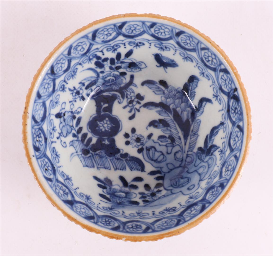 A blue and white porcelain bowls with relief rim, China, Qianlong, 18th C. - Image 7 of 7