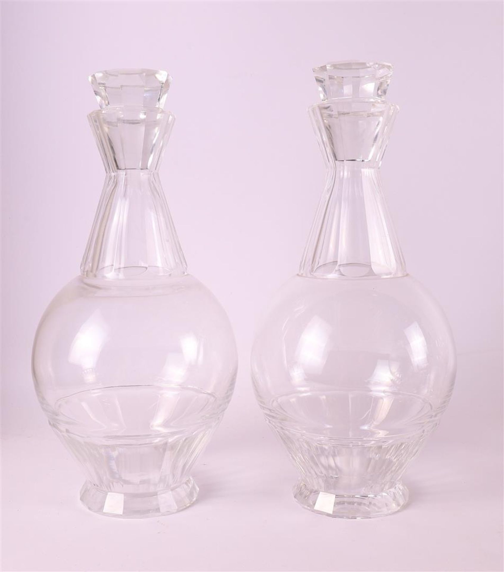 A clear glass decanter 'Spectrum' with six accompanying glasses, 1929 - Image 3 of 6