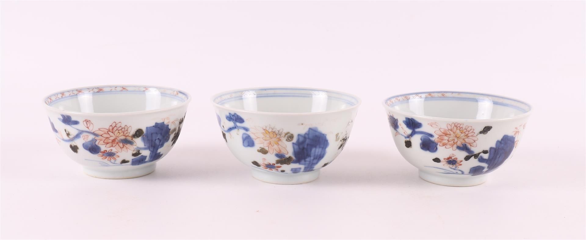 A set of six Chinese Imari cups and saucers, China, Qianlong, 18th C - Image 11 of 15