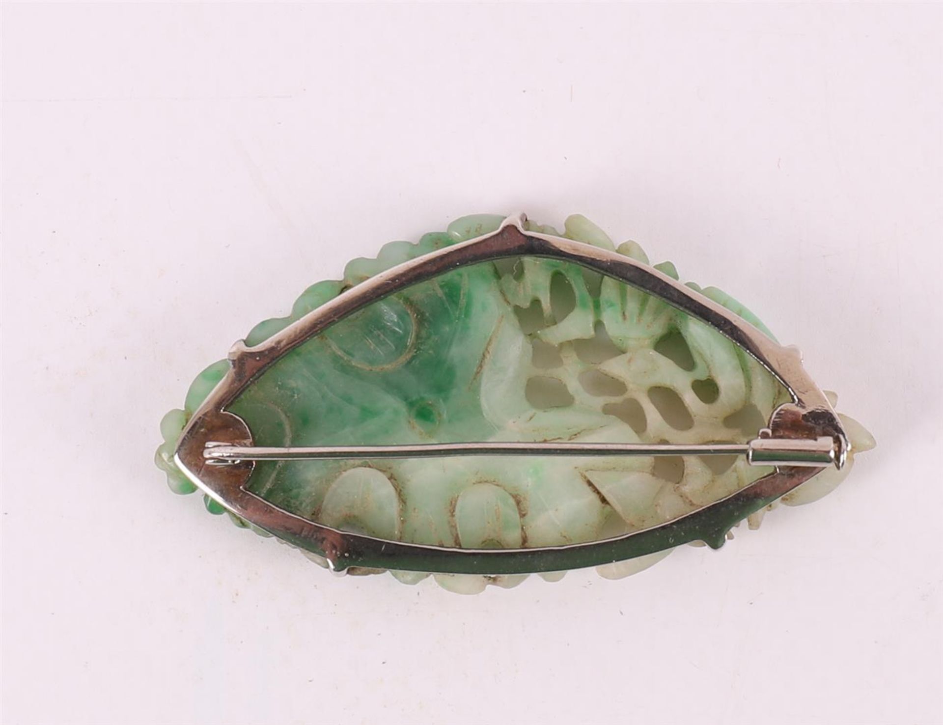 A jade brooch, 20th century. - Image 3 of 3