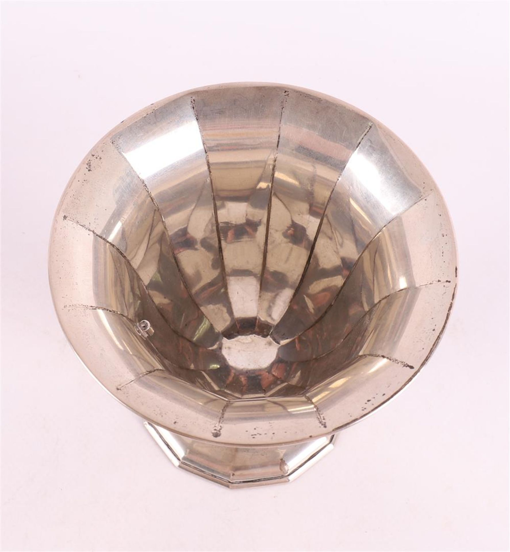 A 2nd grade 835/1000 silver Art Deco faceted cup, 1927. - Image 4 of 4