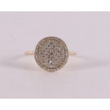 A 14 kt gold plateau ring with 83 brilliants and 25 diamonds