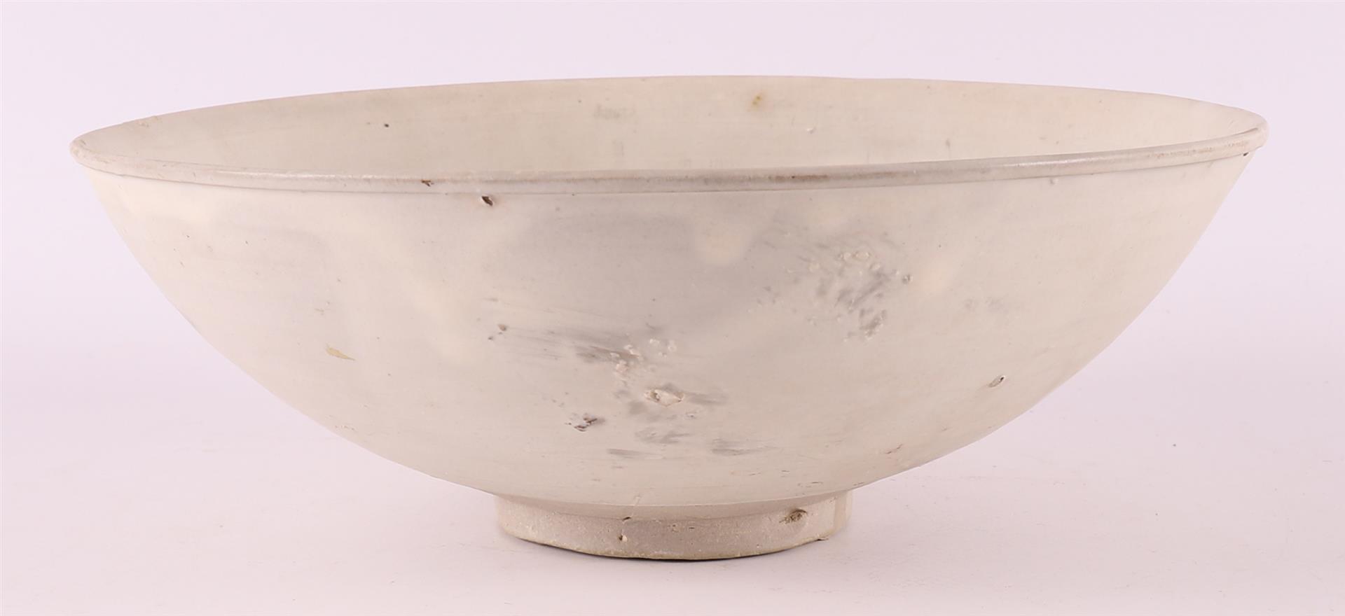 A white porcelain bowl with sgraffito decor, China, Sung, 12th/13th C. - Image 4 of 8