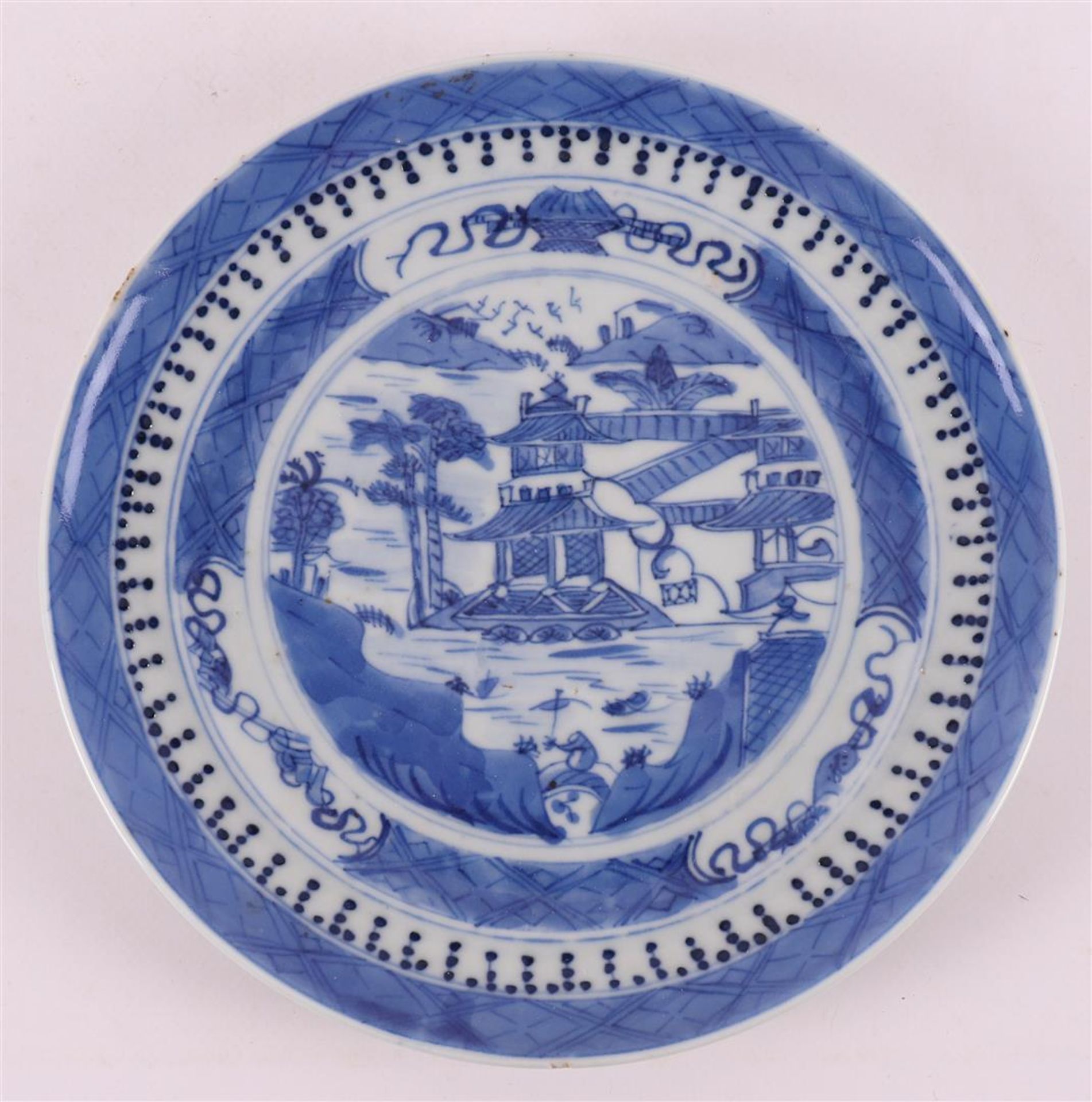Three porcelain dishes with Willow decor, China, Qianlong, 18th century. - Image 6 of 8
