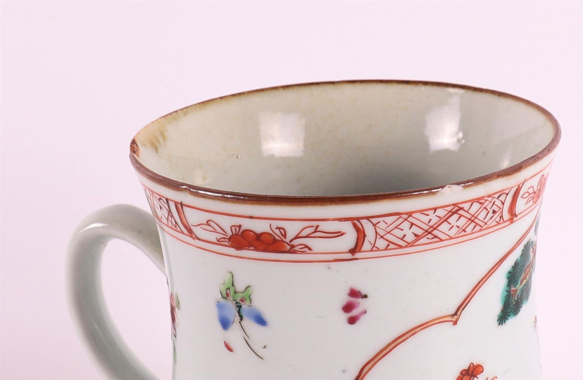 A porcelain beer mug, China, ca. 1740. - Image 4 of 7