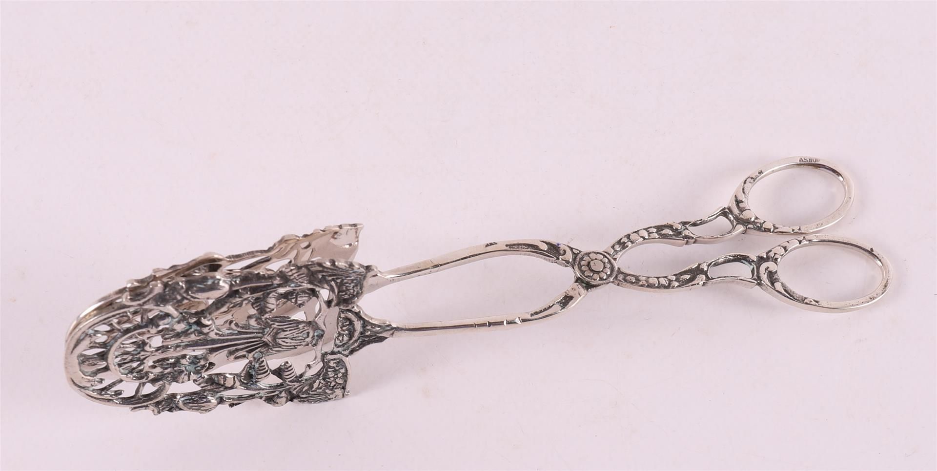 A 3rd grade silver pastry tongs with floral decoration, 1st half 20th century. - Image 2 of 3