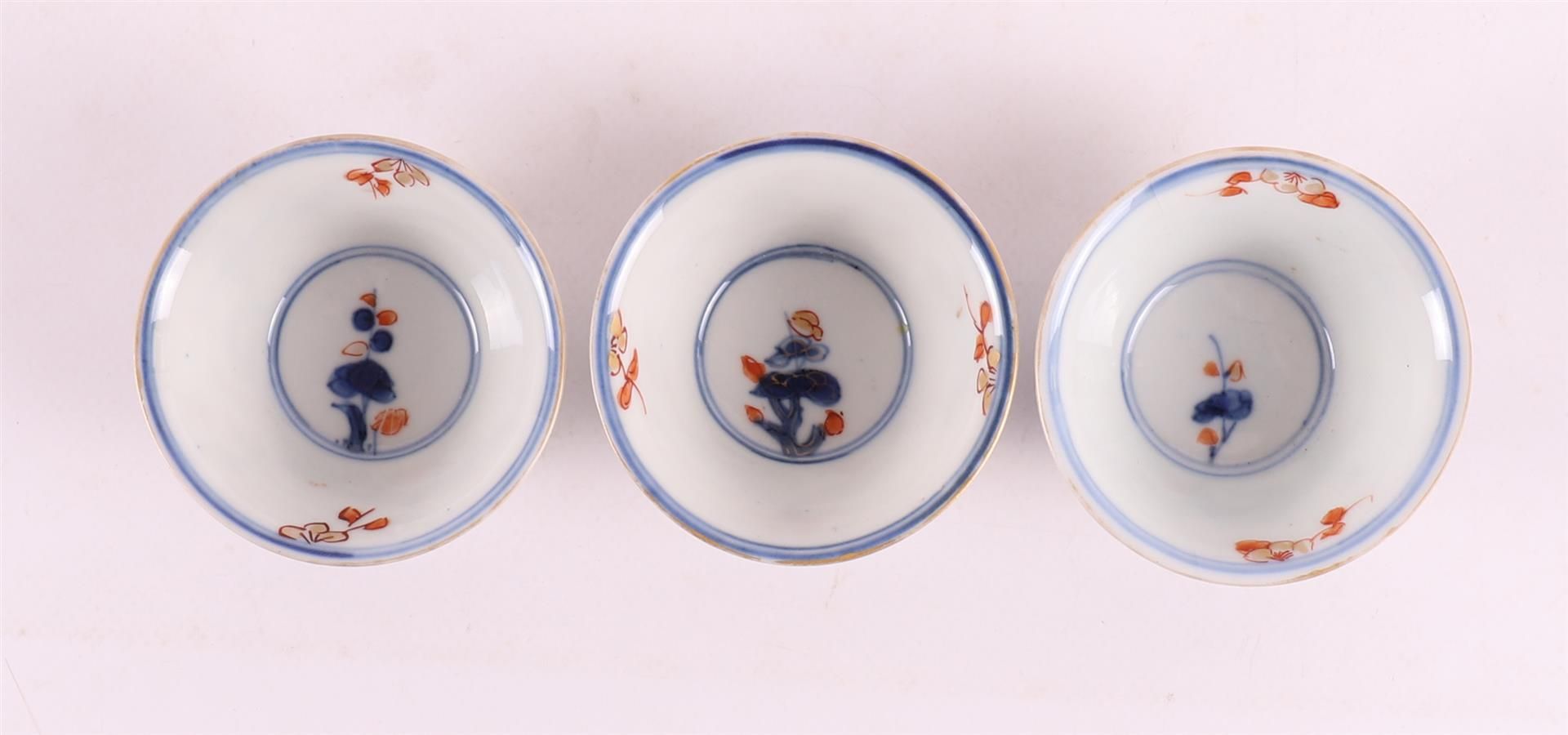 Three porcelain Chinese Imari bowls, China, Kangxi, around 1700. - Image 5 of 8