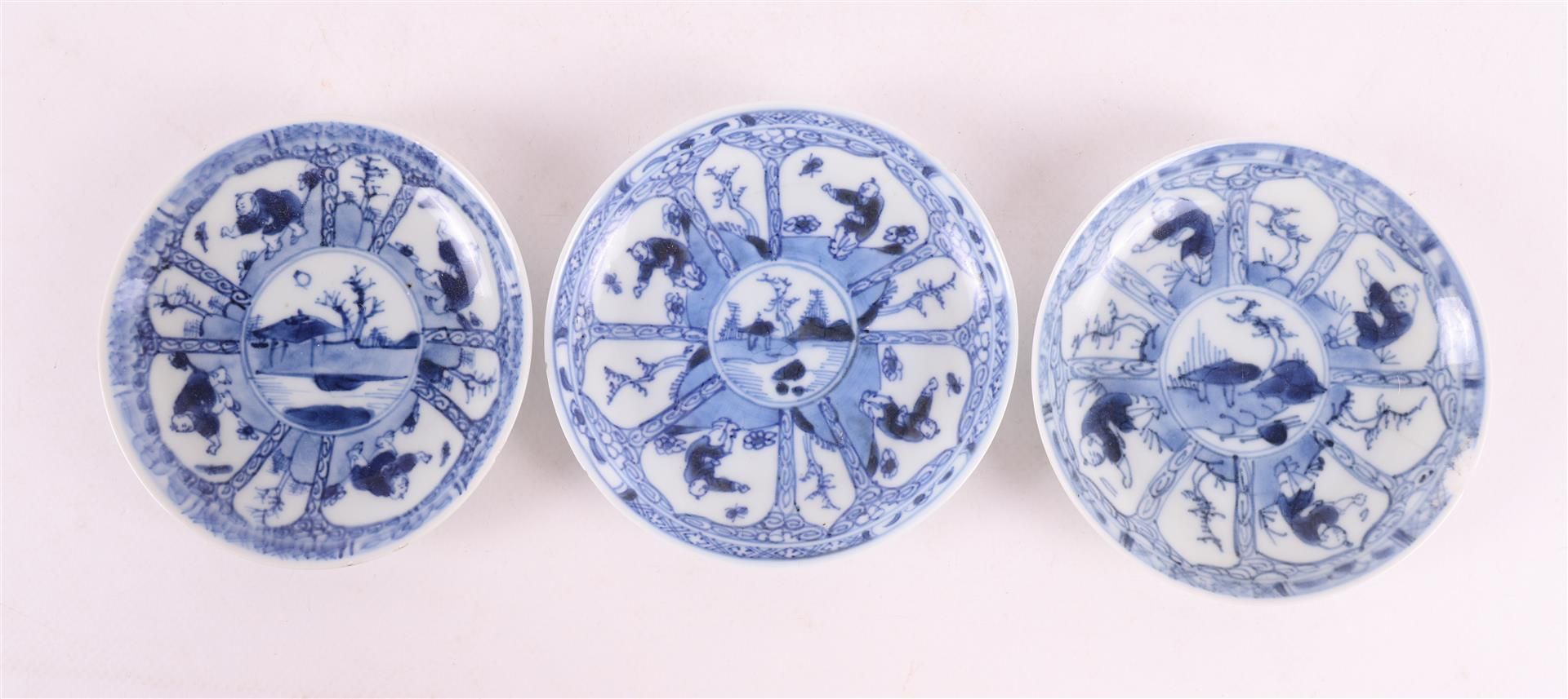 Six blue/white porcelain cups and saucers, China, Kangxi, around 1700. - Image 7 of 18