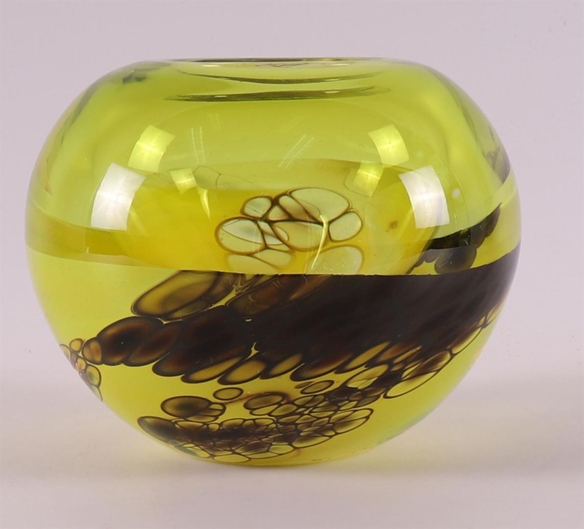 A blue/yellow clear glass unica vase, Willem Heesen, 1995. - Image 3 of 6