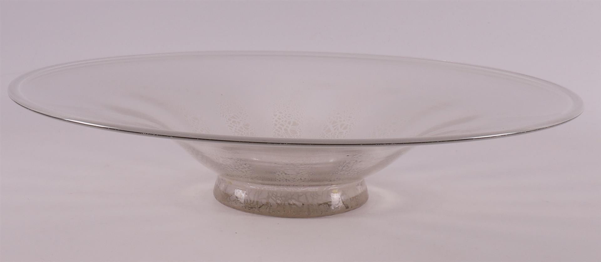 A clear glass dish with tin crackle, design: A.D.Copier, ca. 1926. - Image 3 of 4