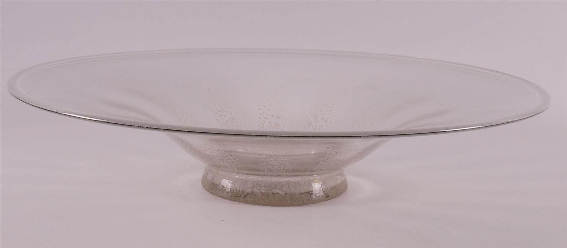 A clear glass dish with tin crackle, design: A.D.Copier, ca. 1926. - Image 2 of 4