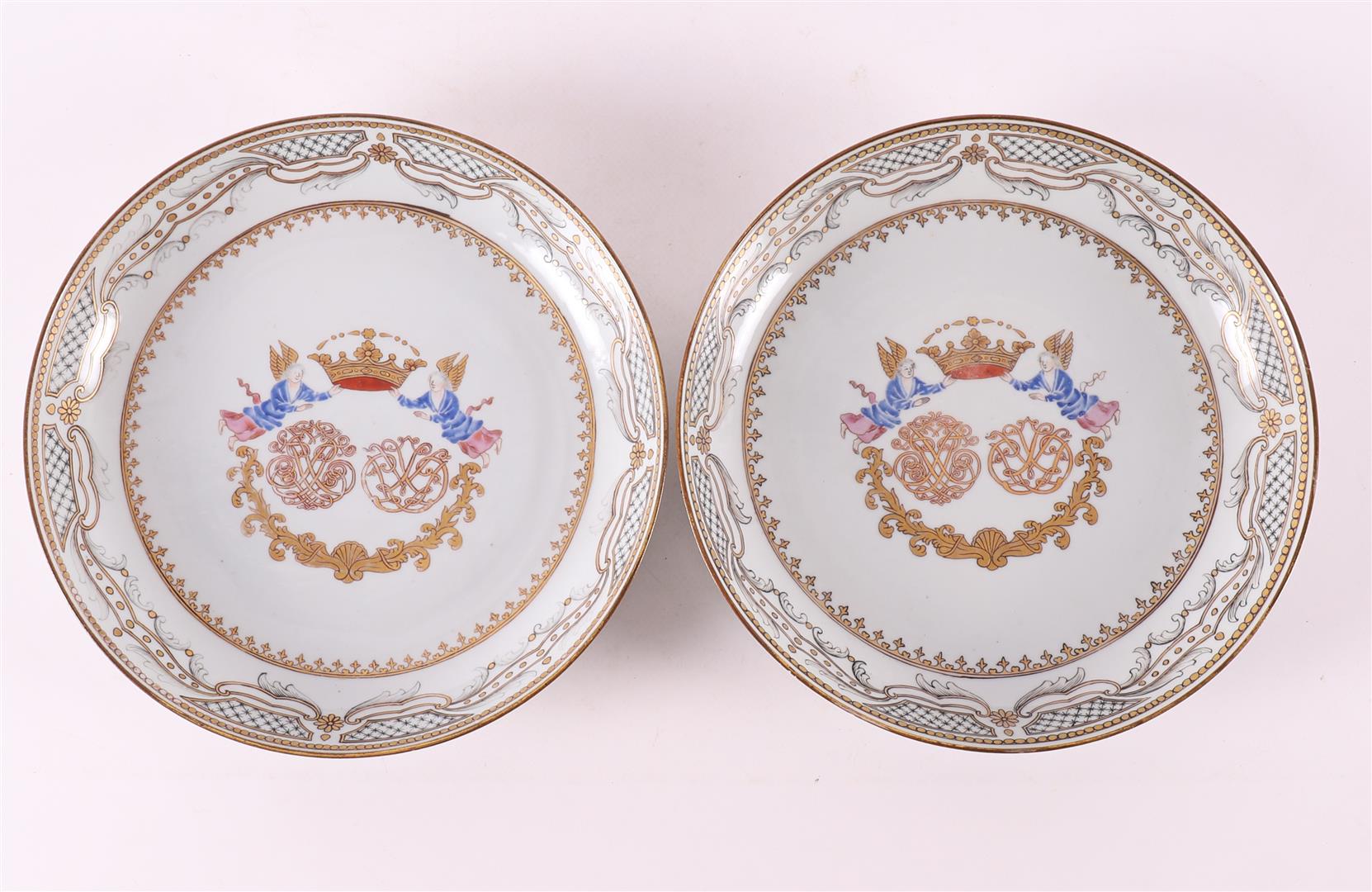 A pair of chine de Commande porcelain weapon dishes, China, Qianlong, 18th C.