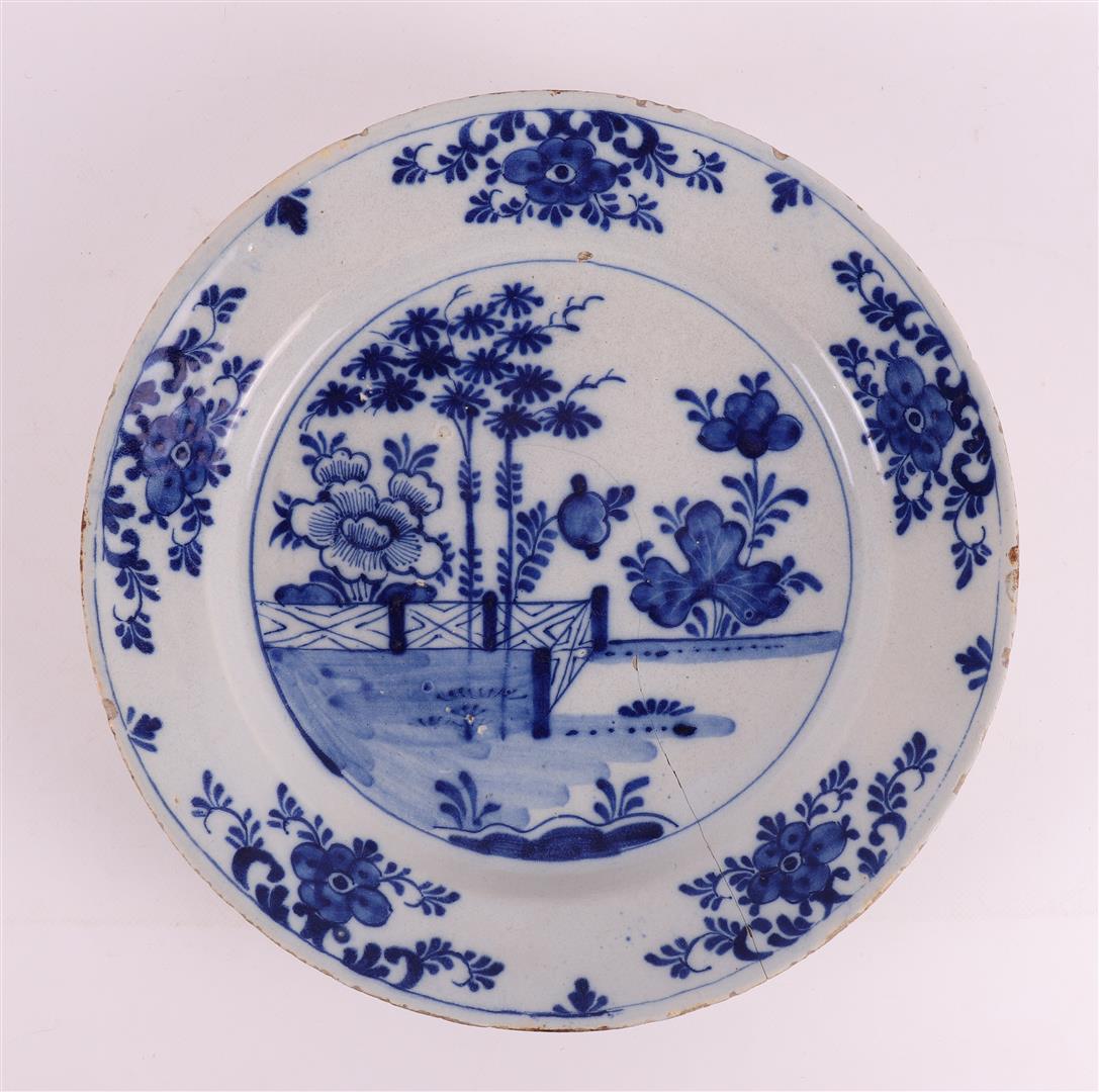 A series of seven various Delft earthenware dishes, 18th century. - Bild 15 aus 16