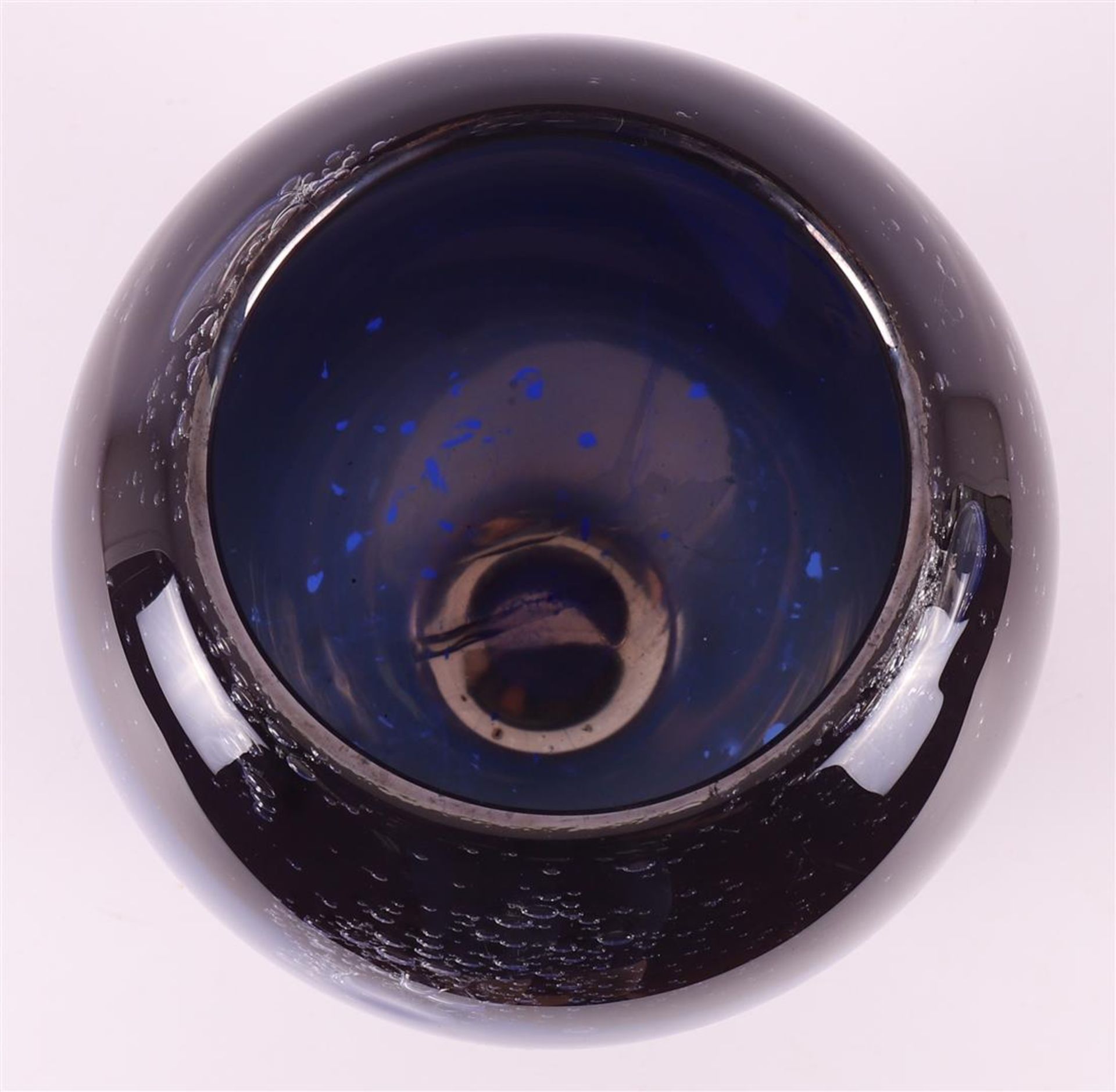 A blue/black glass unica vase, design & execution Cees van Olst, Diever. - Image 3 of 4