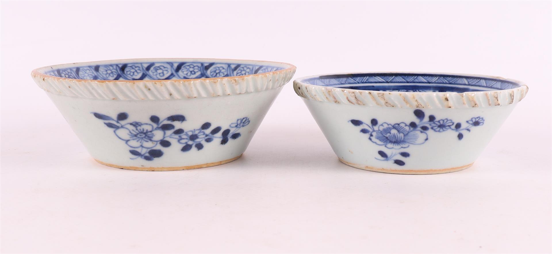 A blue and white porcelain bowls with relief rim, China, Qianlong, 18th C. - Image 3 of 7