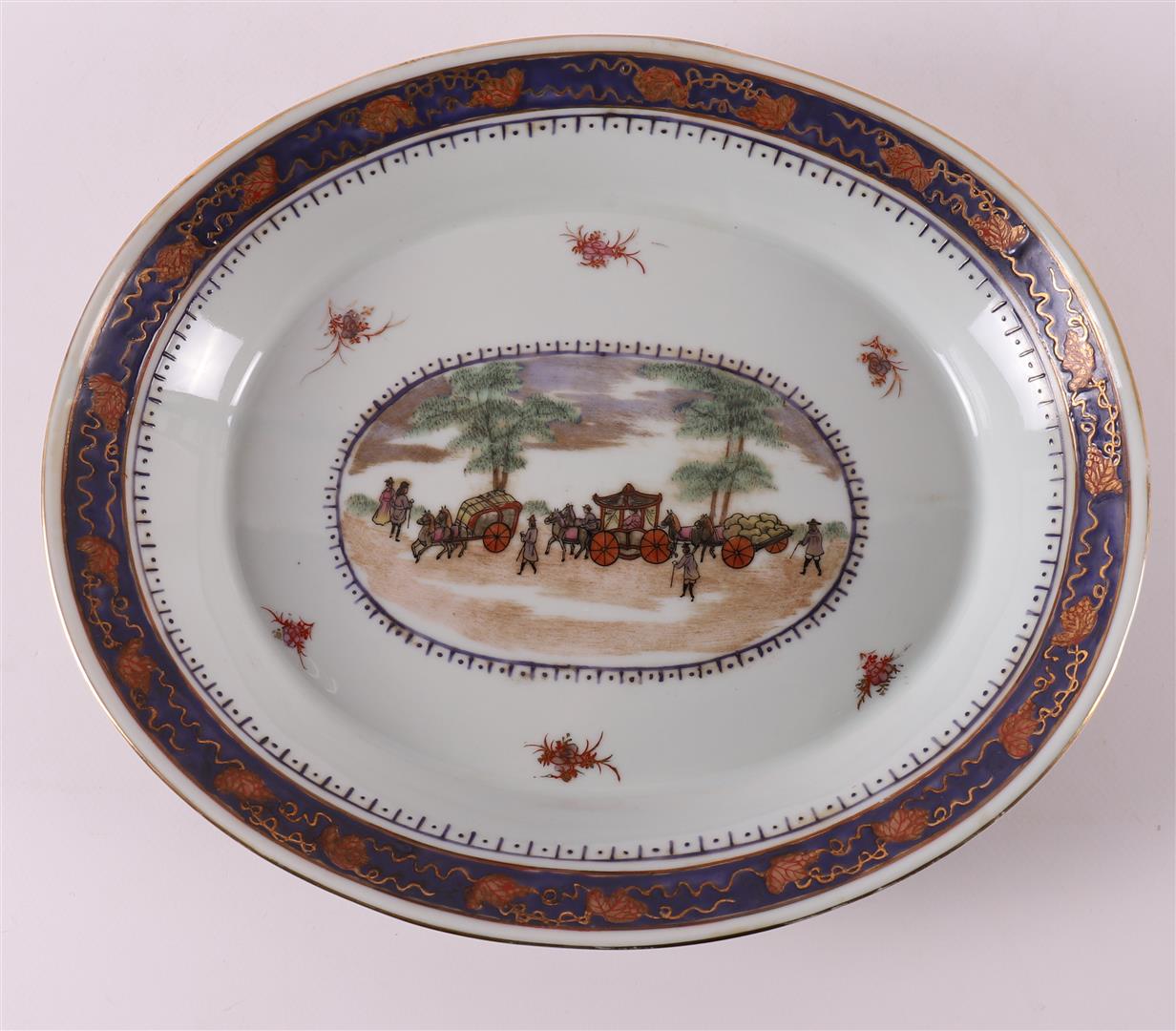 An oval porcelain lidded dish on a saucer, 20th century. - Bild 8 aus 9