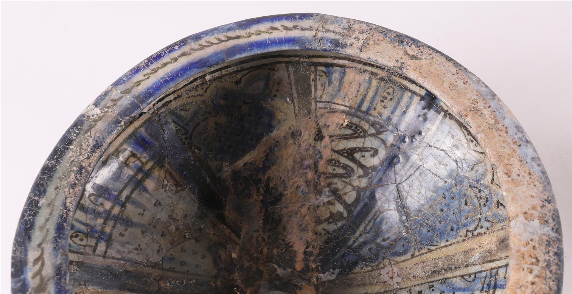 A blue glazed Persian earthenware bowl on base ring, 15th C. - Image 8 of 10
