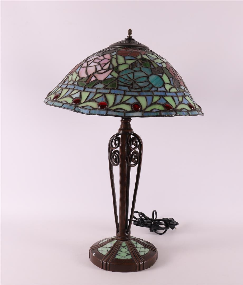 An ajour table lamp, Tiffany style, 20th century. - Image 2 of 2