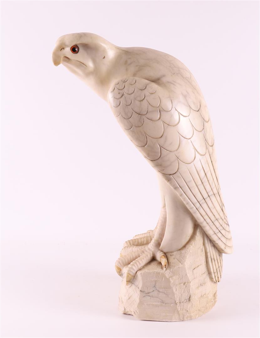 An alabaster sculpture of a bird of prey, ca. 1930. - Bild 2 aus 5