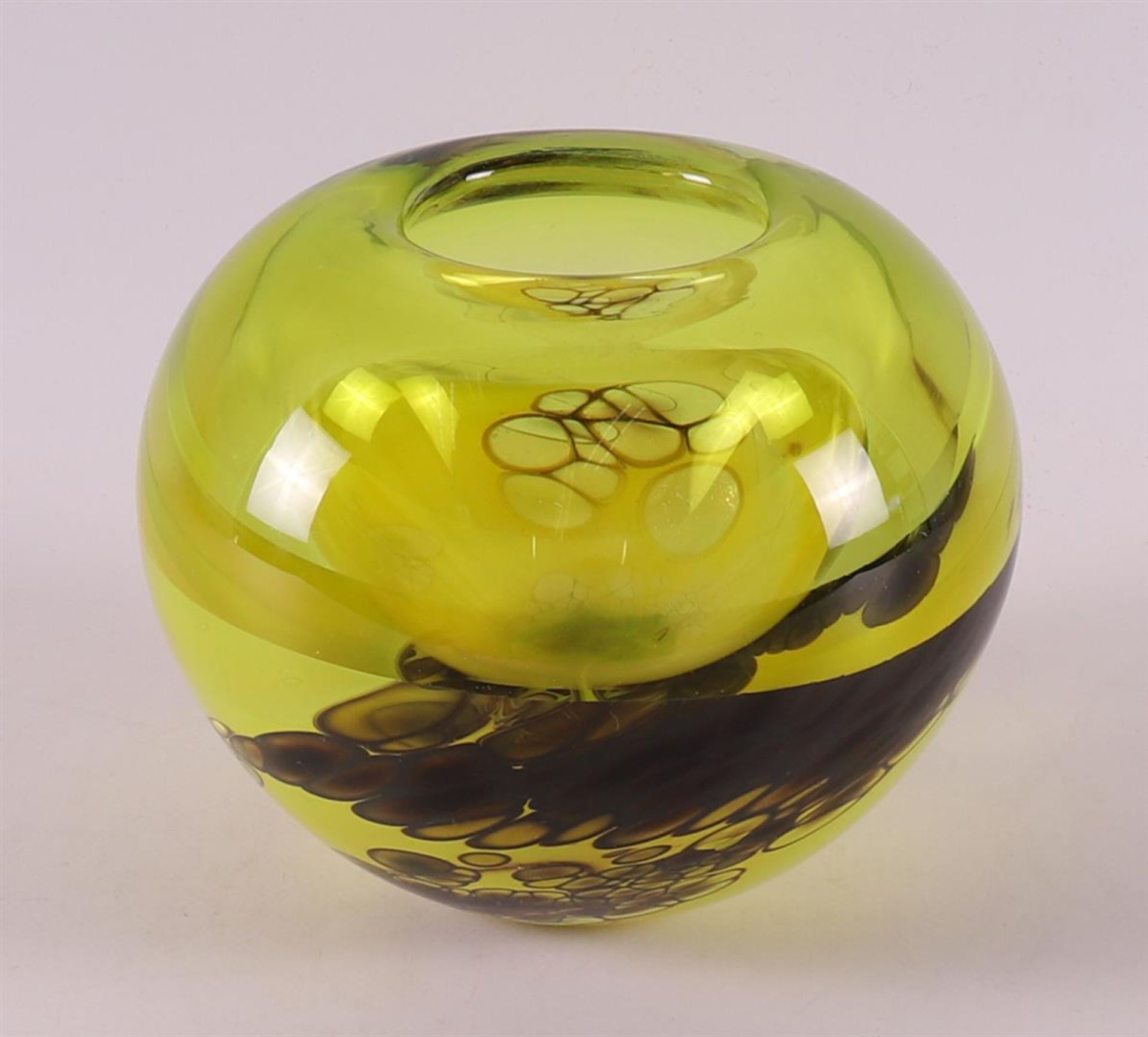 A blue/yellow clear glass unica vase, Willem Heesen, 1995. - Image 2 of 6