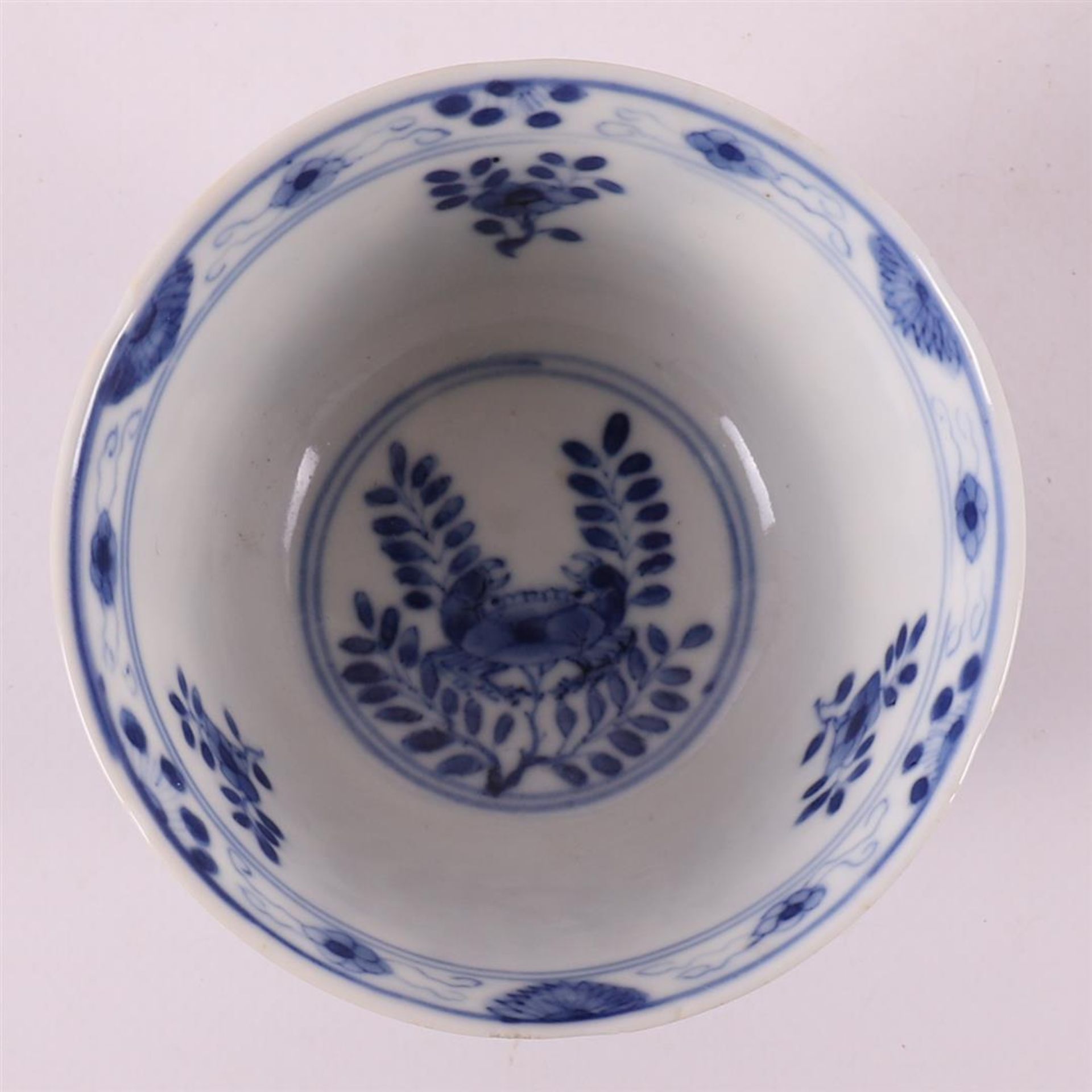 A blue and white porcelain bowl, China, 19th century. - Image 5 of 8