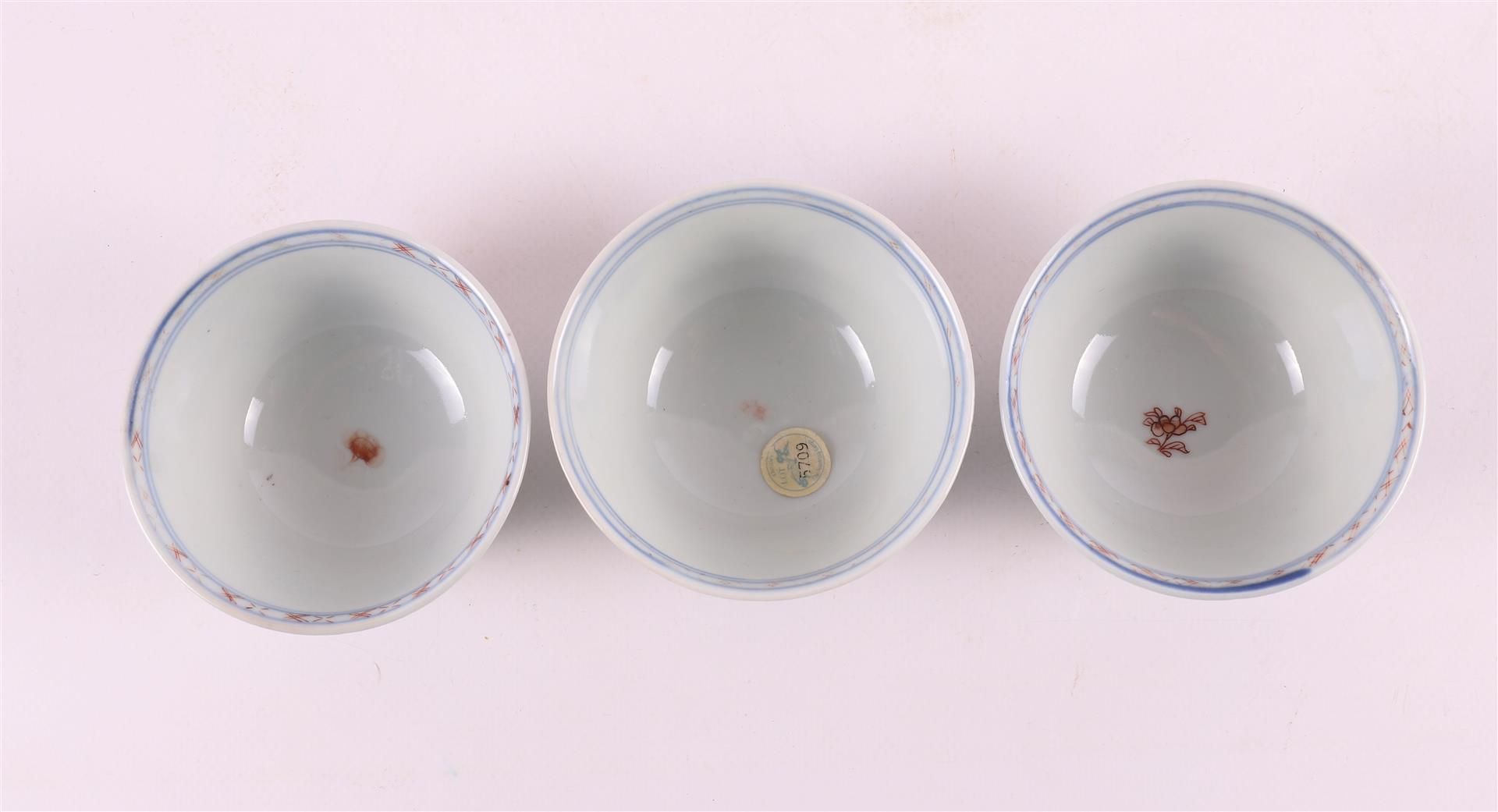 A set of six Chinese Imari cups and saucers, China, Qianlong, 18th C - Image 14 of 15