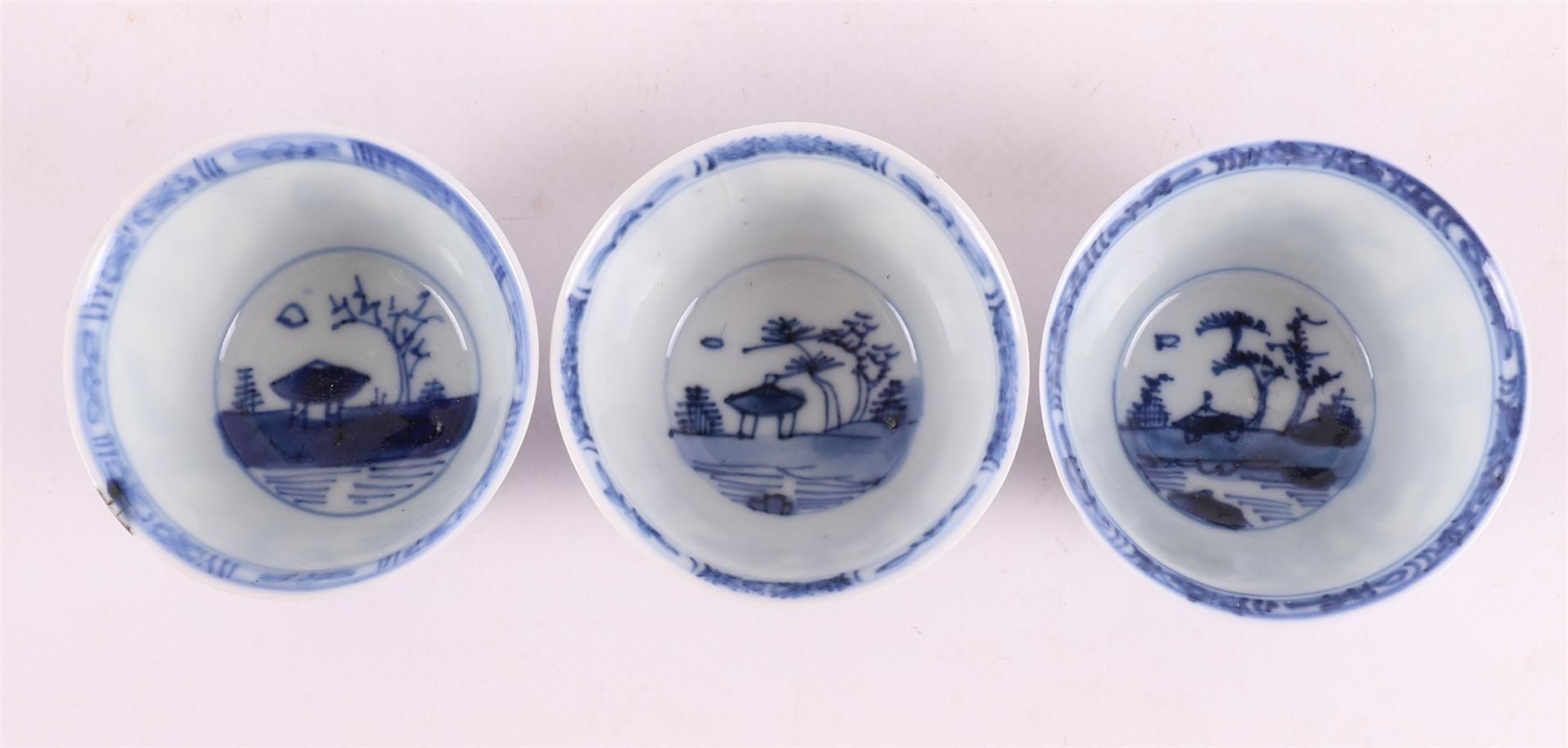Six blue/white porcelain cups and saucers, China, Kangxi, around 1700. - Image 17 of 18